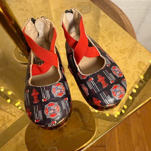Monkey Feet Red and Black Slippers Comfortable Slip-On Shoes - Picture 1 of 5